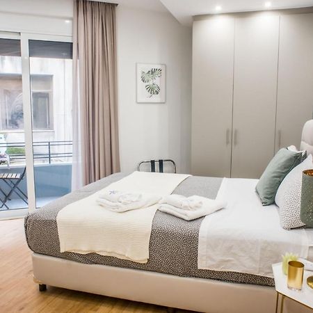 אתונה A24 Pristine & Sunny Suite Near Plaka & Parthenon מראה חיצוני תמונה