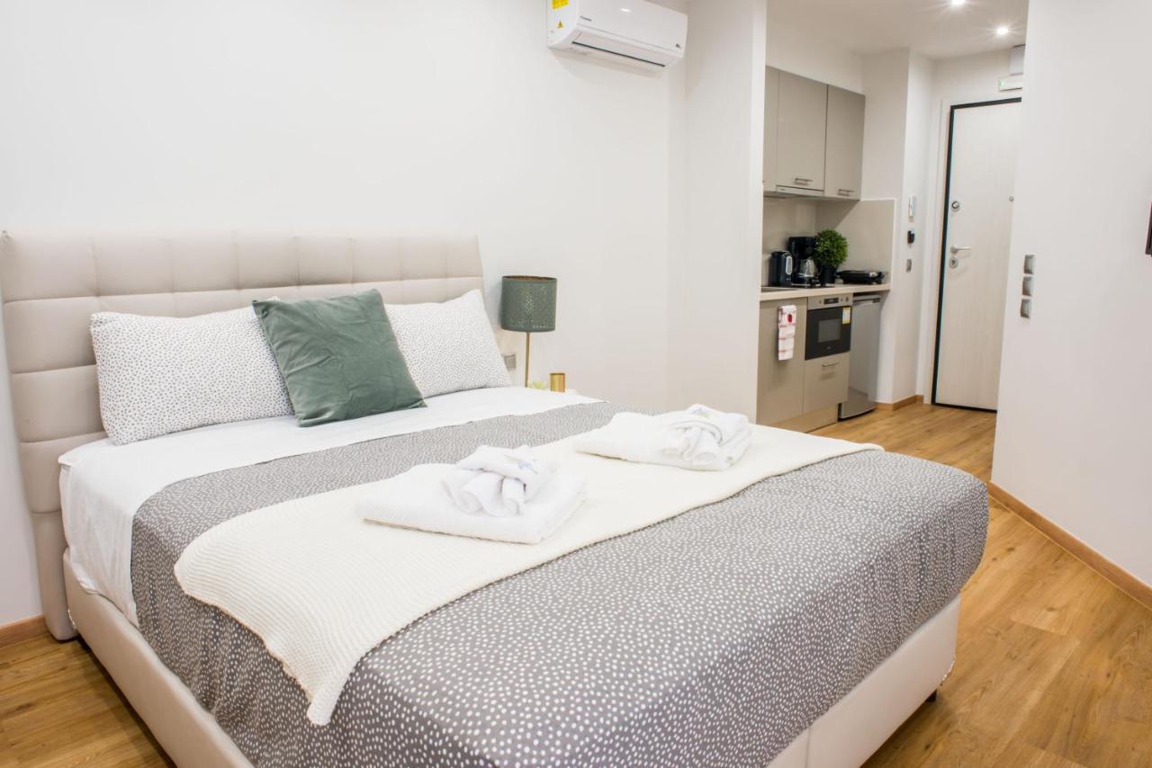 אתונה A24 Pristine & Sunny Suite Near Plaka & Parthenon מראה חיצוני תמונה